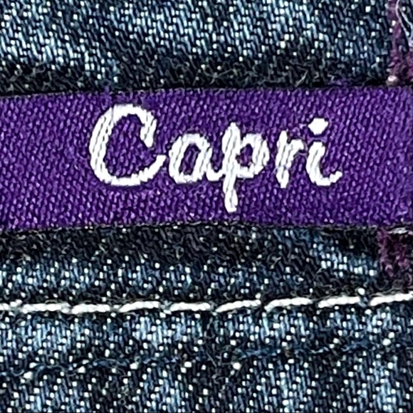 Vigoss size 3 Capri jeans, rolled cuffs, medium wash, some distressing EUC - Picture 12 of 14